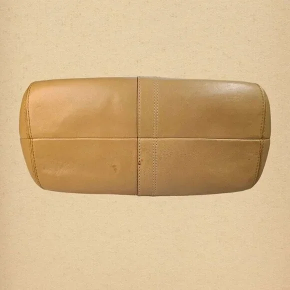 COACH Soho Tan Leather Bag in tan/camel - Picture 6 of 9